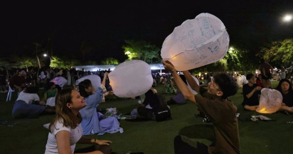 Singapore sky lantern festival customers who complain to Case to receive full refund