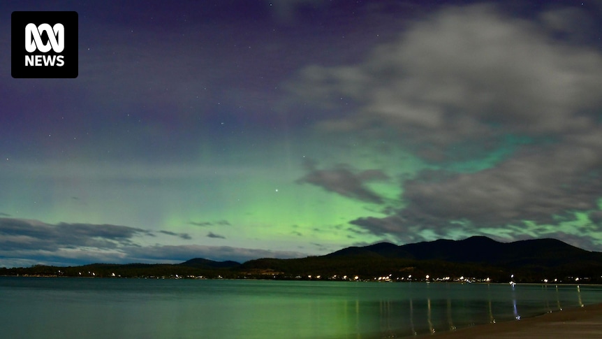 Spectacular aurora australis thrills observers across southern coastline