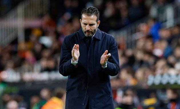 Valencia coach Baraja admits European qualification a target