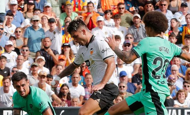 Valencia striker Hugo Duro: I reproached Vini Jr 'nicely'