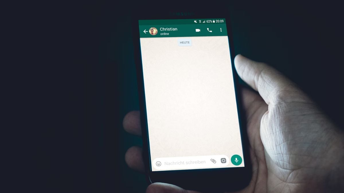 WhatsApp Spotted Working on Feature to Transcribe Voice Notes on Latest Android Beta Version