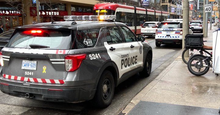 1 person seriously injured after stabbing in downtown Toronto