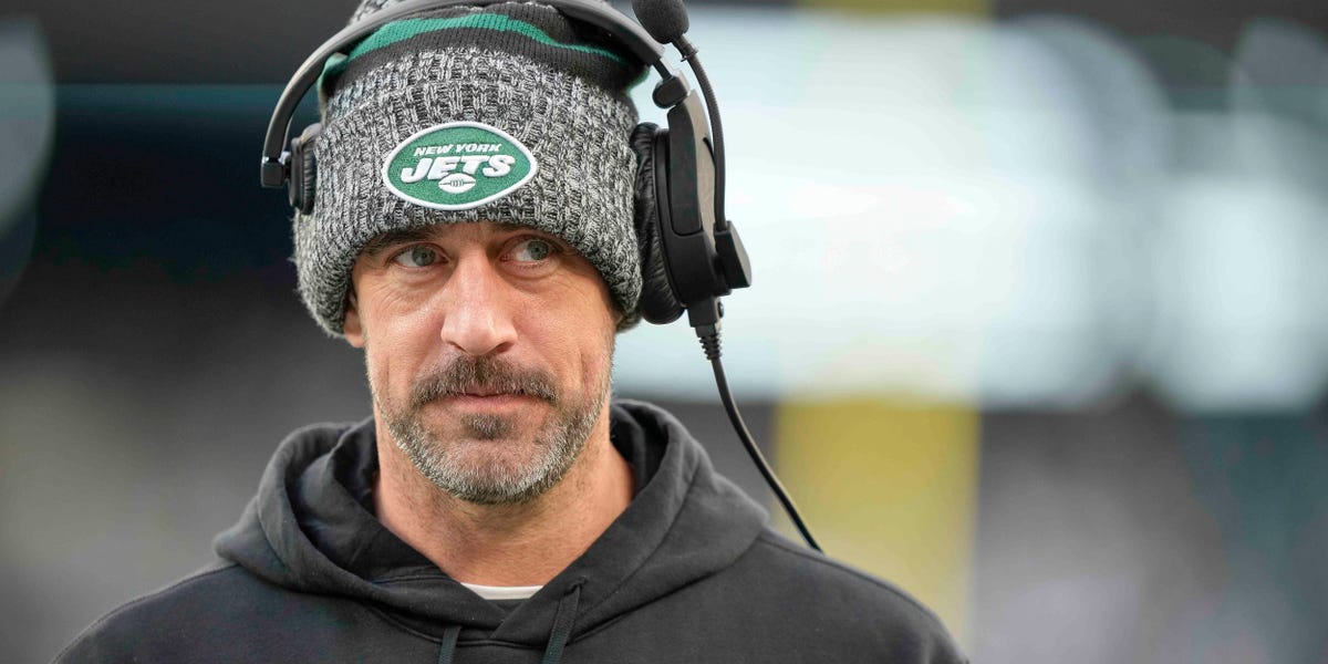 Robert Kennedy Jr. says he's seriously considering Jets QB Aaron Rodgers to be his running mate