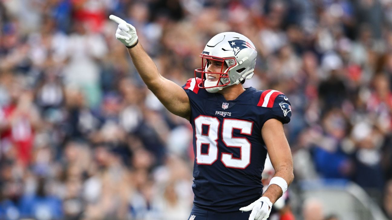 Source: Patriots, TE Henry agree to 3-year deal