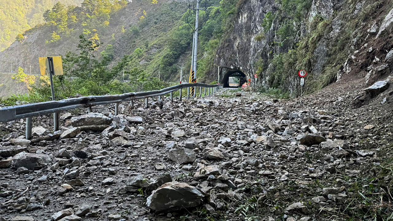 77 Menschen nach Erdbeben in Taiwan in Tunneln eingeschlossen
