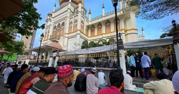49 mosques to offer more than 1 session for Hari Raya prayers