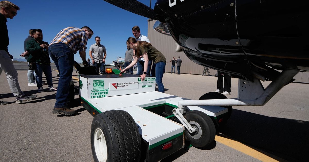 Utah students aim to tow planes to the gate with a battery-powered, fuel-saving vehicle