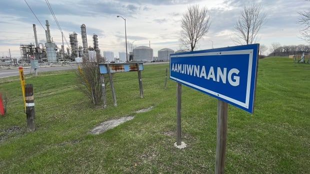 Aamjiwnaang First Nation says high chemical levels making members sick, calls for Ontario facility shutdown