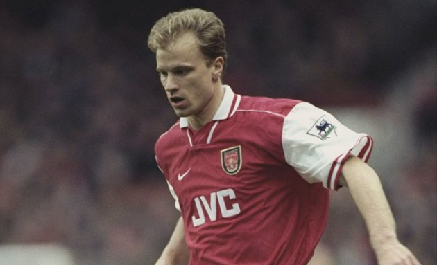 Agent: Bergkamp was driving to England to sign for Chelsea