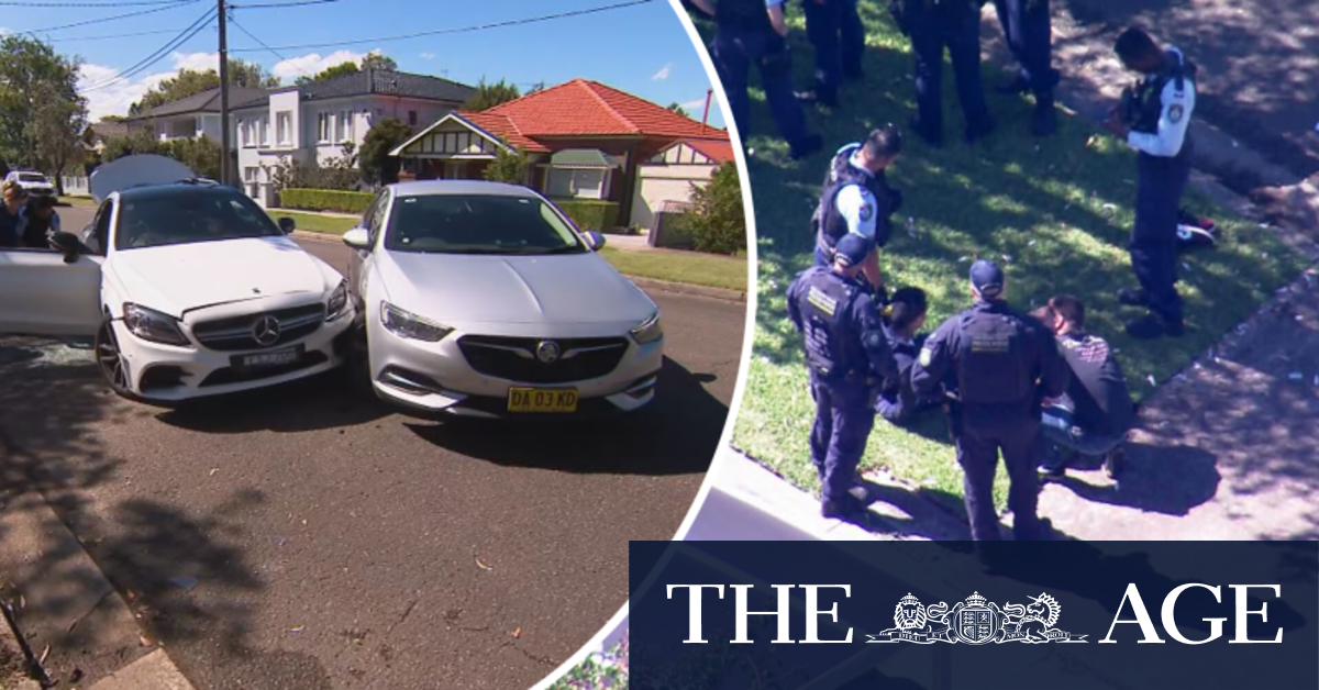 Allegedly stolen car crashes following pursuit through Sydney