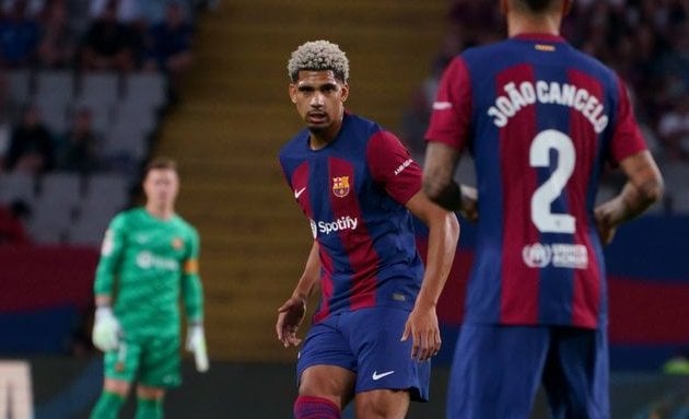 Barcelona defender Ronald Araujo apologises for PSG red card