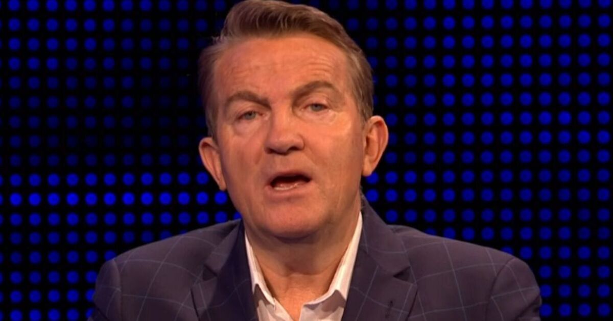 Bradley Walsh halts The Chase to make announcement minutes into episode