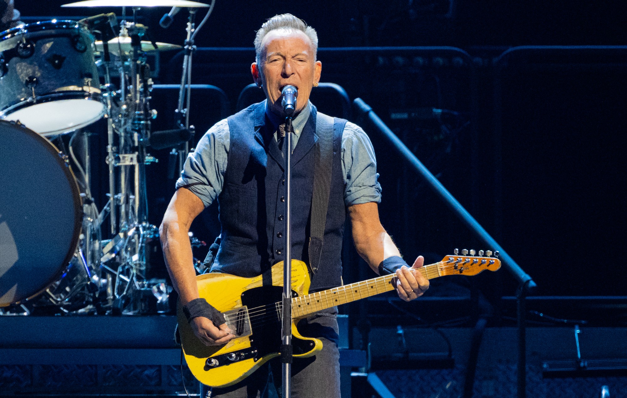 Bruce Springsteen signs absentee note for young fan to cut class