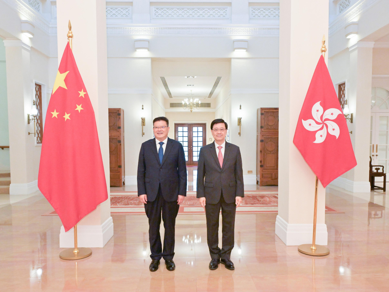 CE discusses ways to further cooperation with Shenzhen