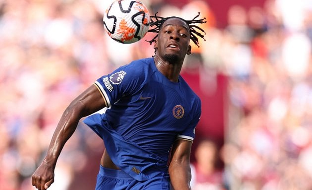 Chelsea attacker Madueke blasted ref Pawson 'it's wrong, you know it's wrong!'