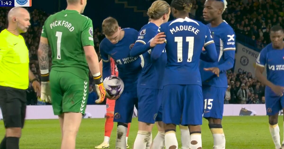 Chelsea stars told to 'grow up' as trio furiously argue over taking penalty vs Everton