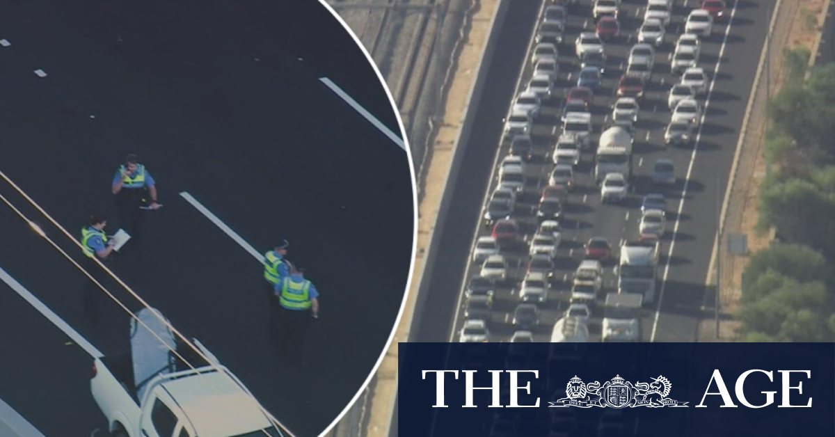 Commuter chaos after deadly crash on Kwinana Freeway
