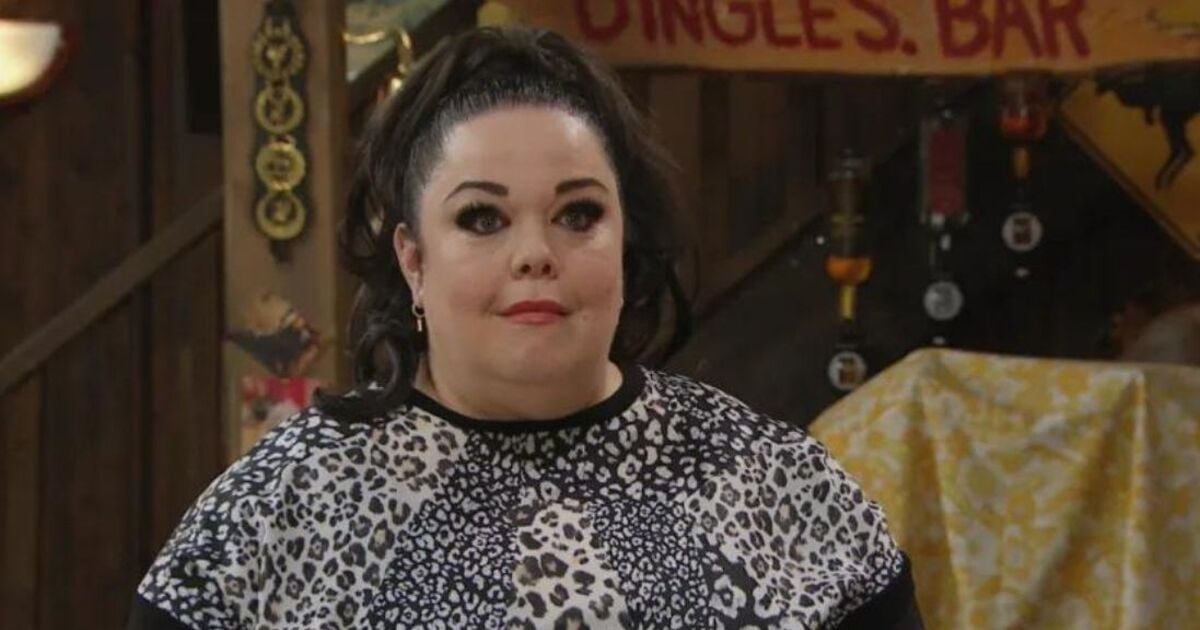 Emmerdale icon return 'sealed' after 13 years as Lisa Riley reunites with co-star
