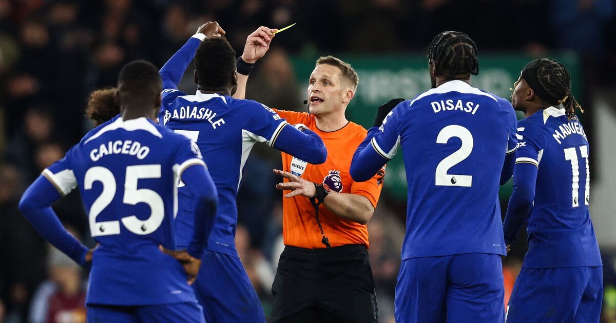 Ex-Premier League referee tears into Craig Pawson after angering Chelsea stars