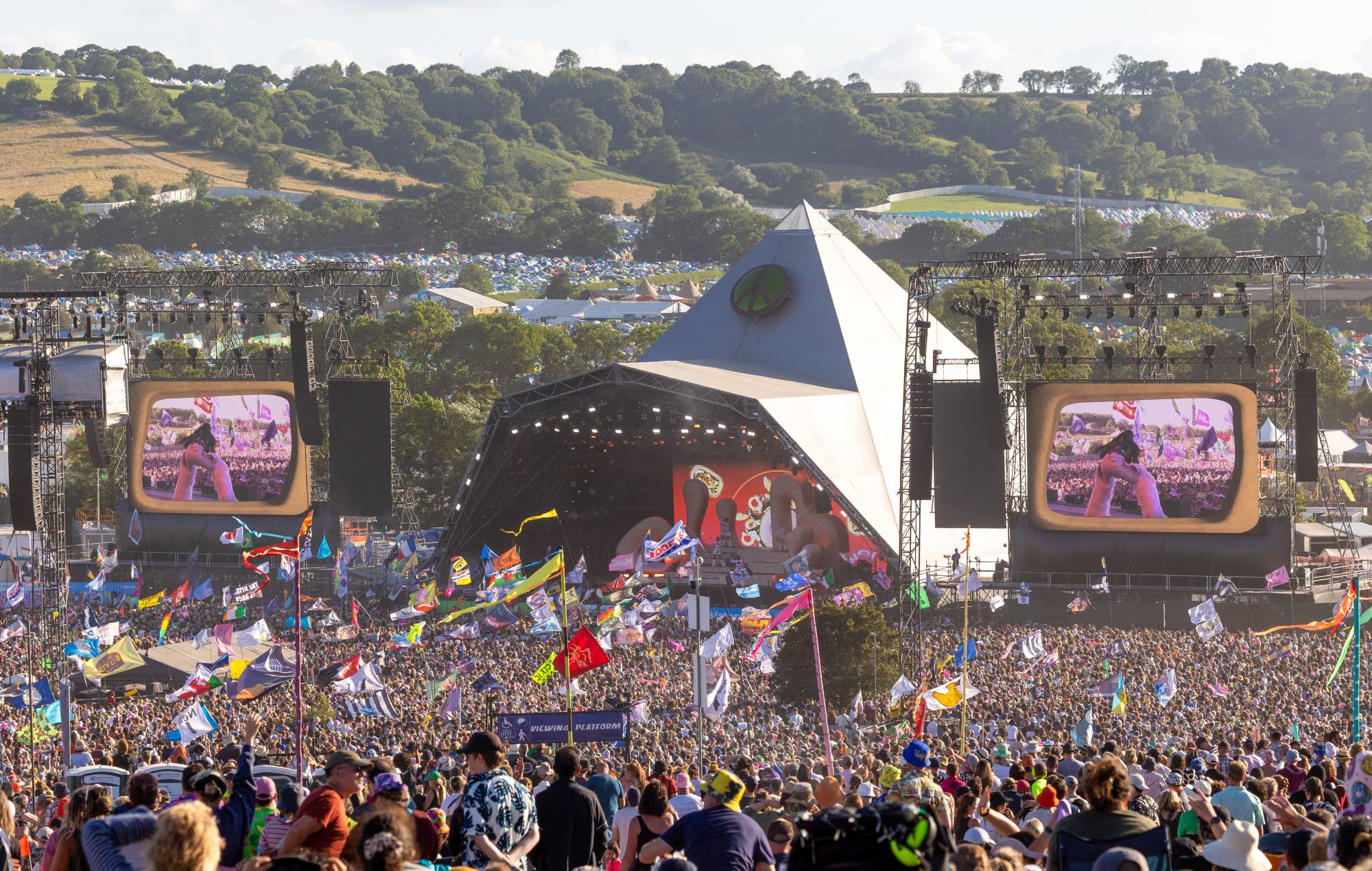 Fans react as Glastonbury 2024 ticket and coach re-sale tickets sell out in 18 minutes