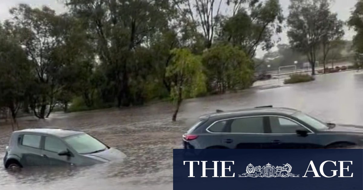 Flash flooding in northern Perth, people trapped in cars as severe thunderstorm hits