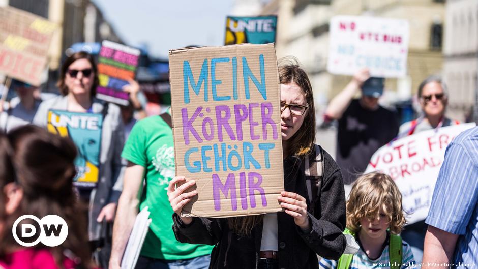 German commission recommends legalizing abortion before 12 weeks