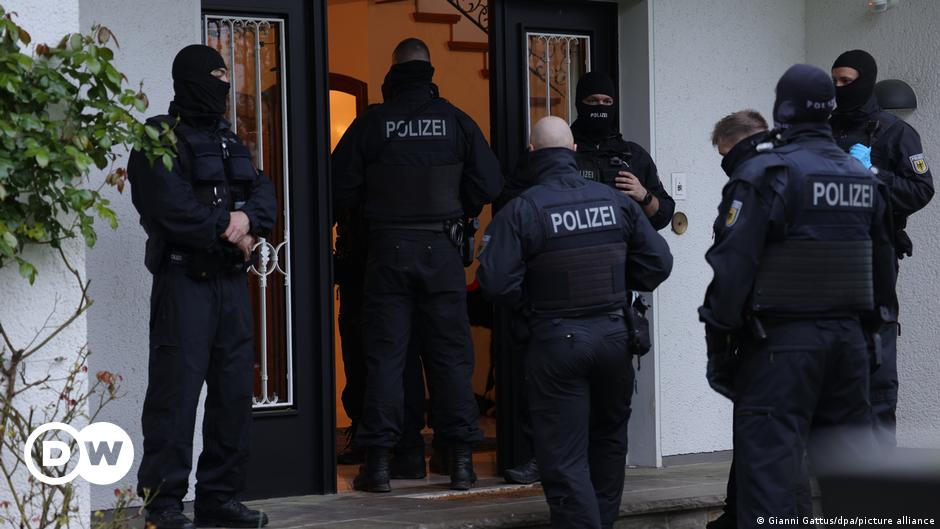 Germany busts people-smuggling ring for Chinese nationals