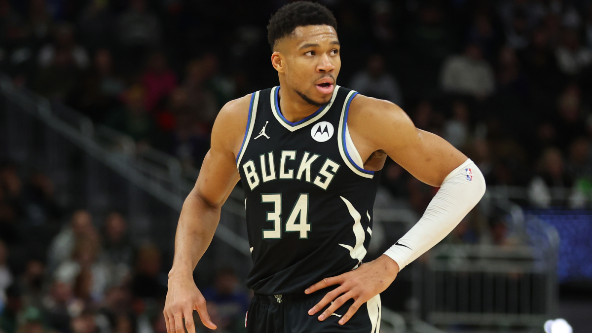  Giannis Antetokounmpo injury: Bucks star leaves win over Celtics with strained calf 