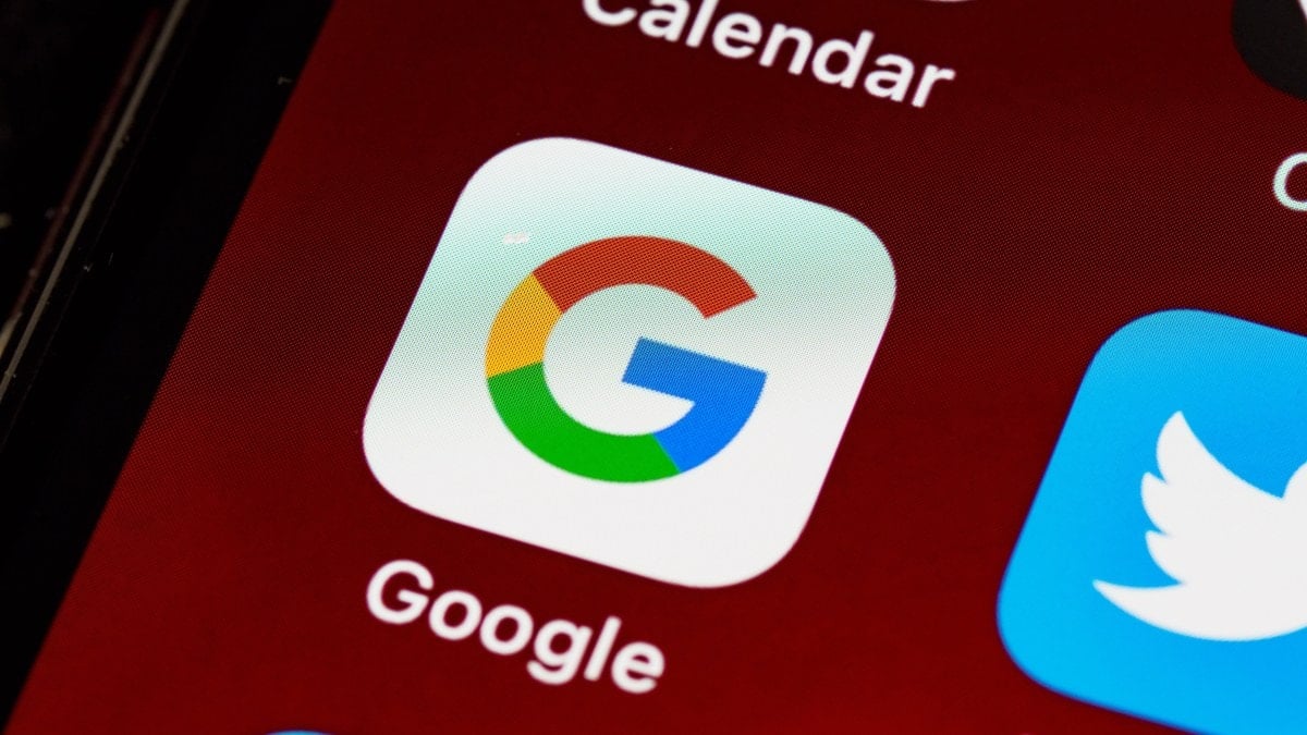 Google App for Android Starts Testing Bottom-Aligned Search Bar for Improved Reachability
