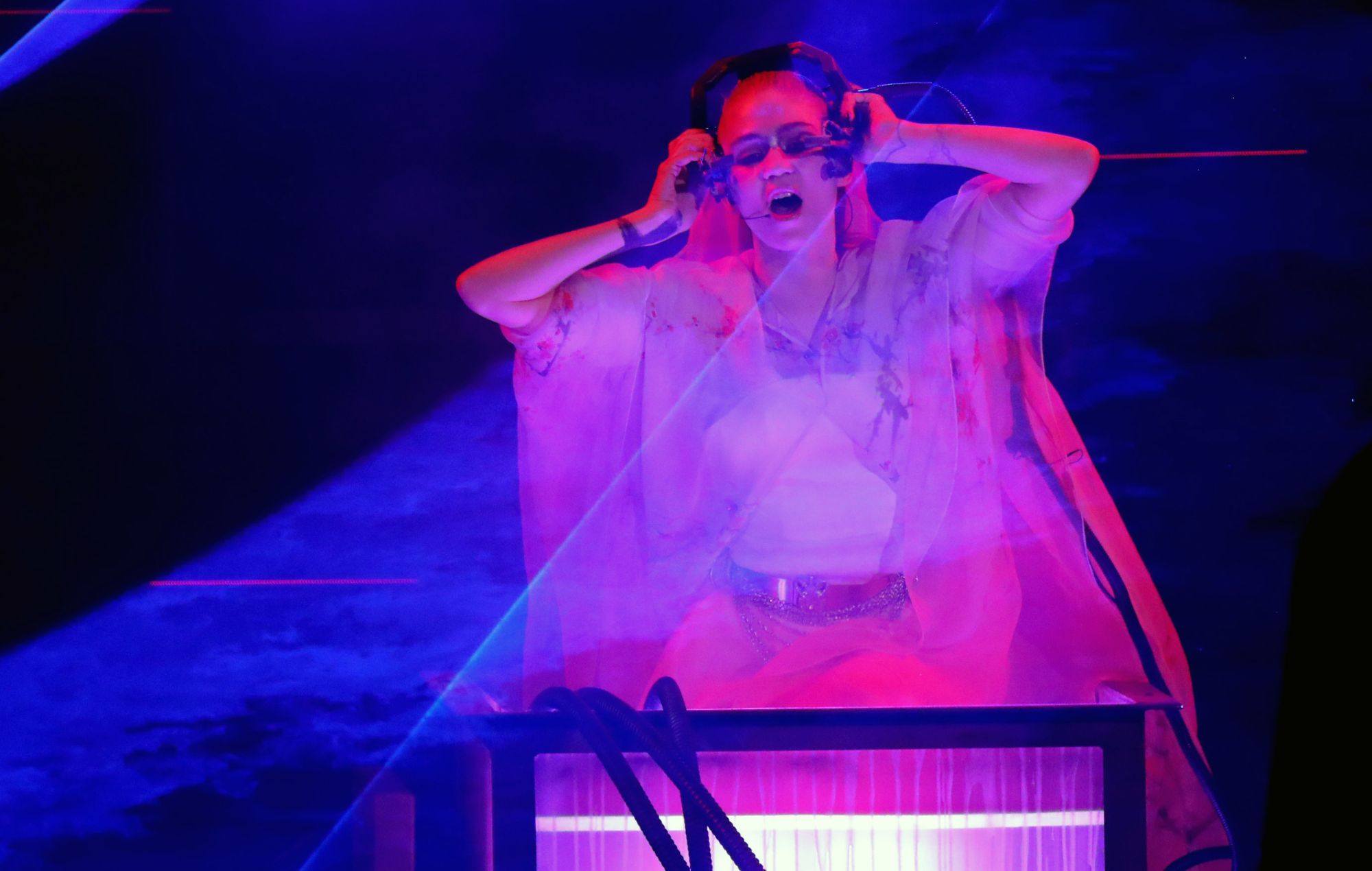 Grimes apologises to fans for technical issues during Coachella DJ set