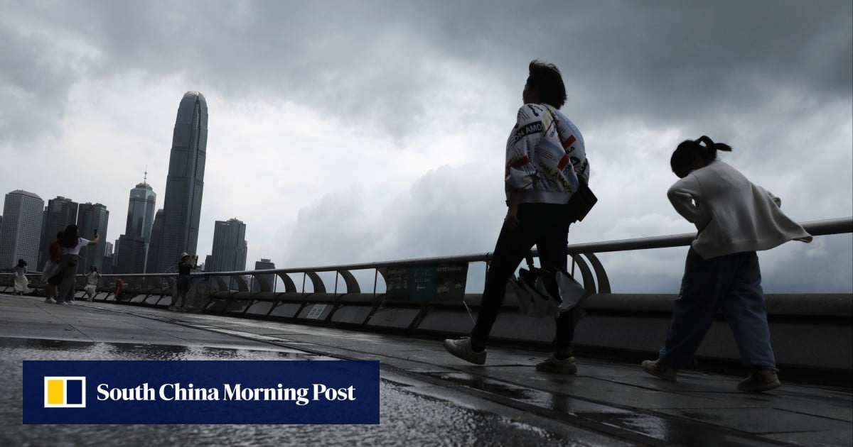 Hong Kong wakes up to thunderstorms as Observatory issues amber rainstorm warning