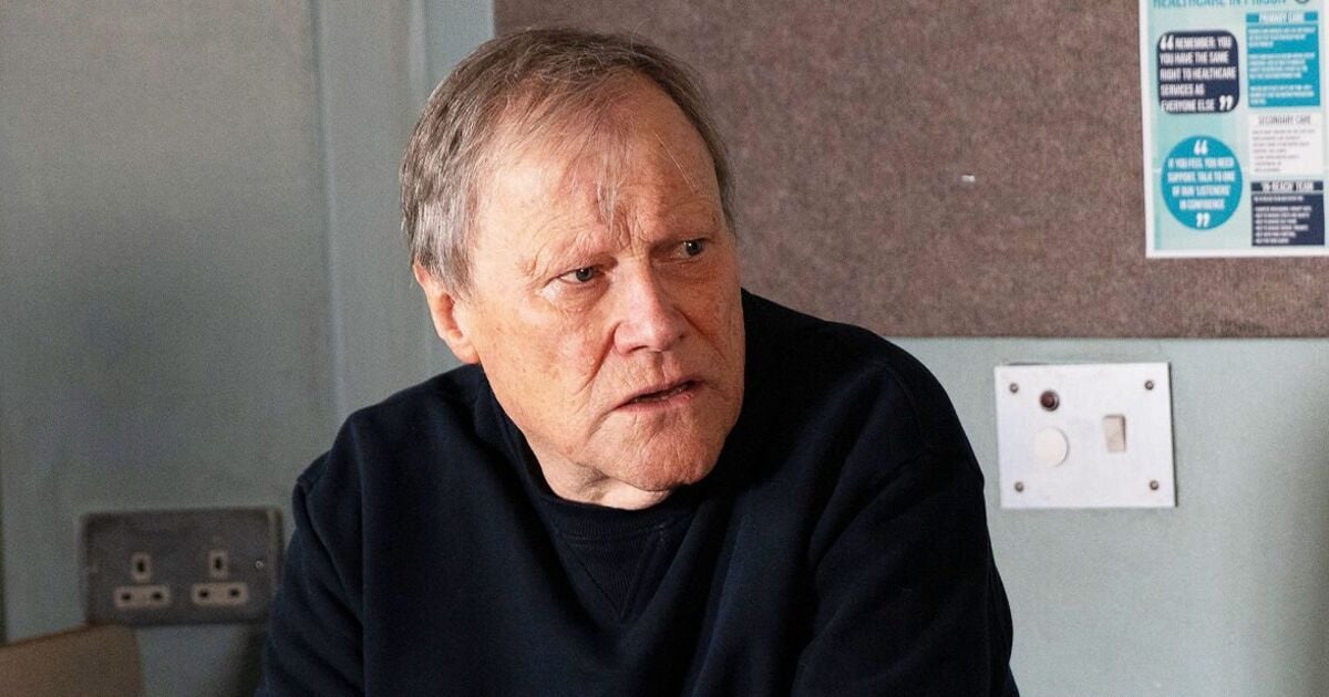ITV Coronation Street fans 'rumble' DNA clue which 'seals' Roy Cropper's freedom 