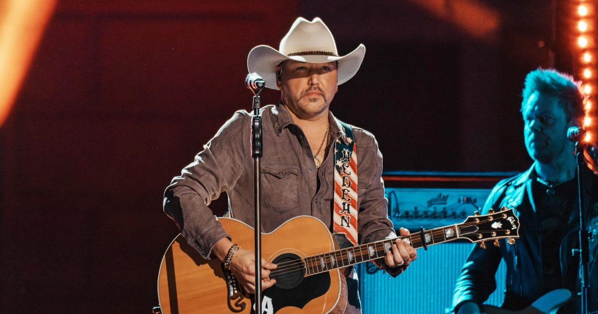 Jason Aldean Performs at the CMT Awards After Song Controversy