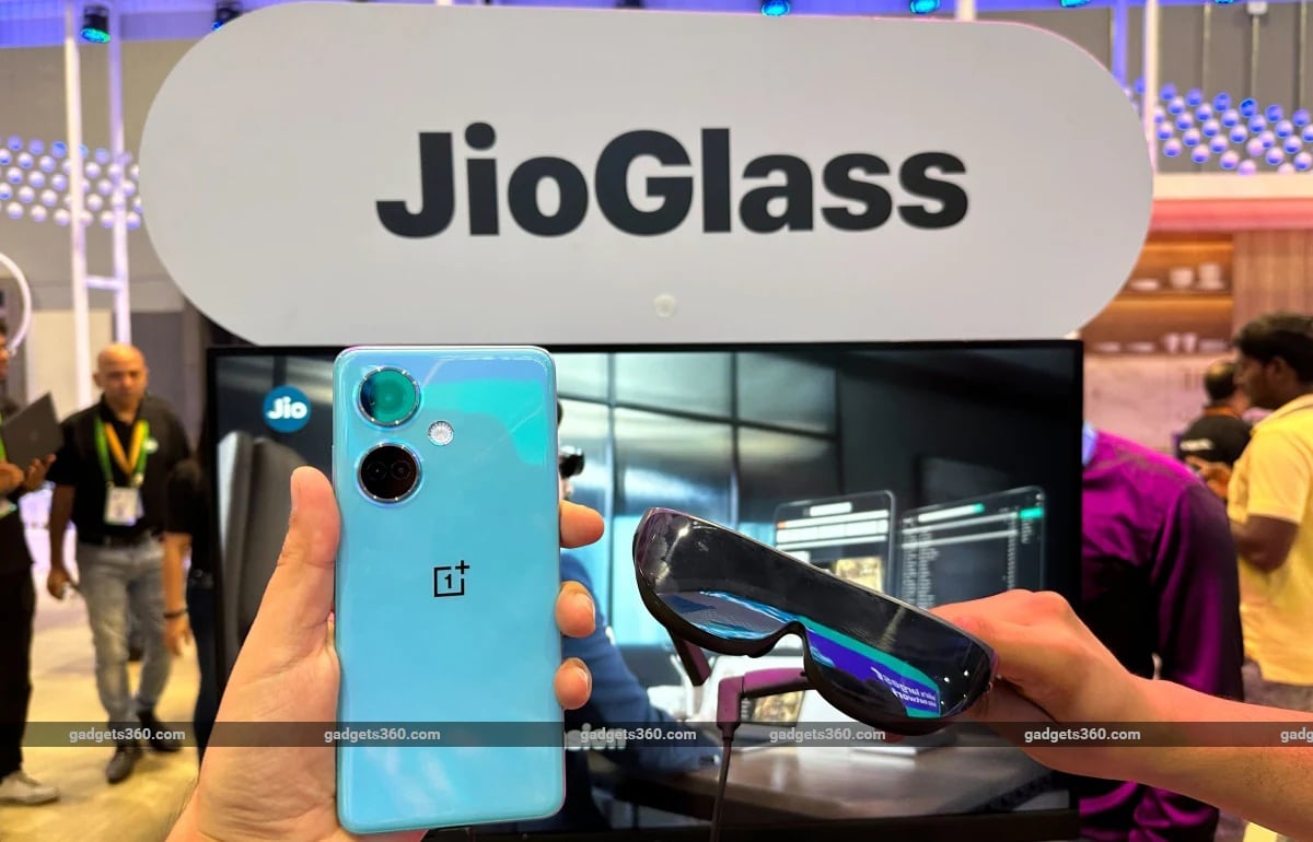 JioGlass Mixed Reality Glasses Showcased at IMC 2023, to Launch in India Soon
