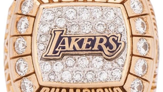 Lakers' ring Kobe gifted to father sells for $927K