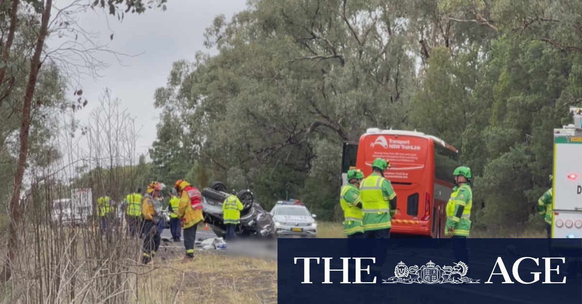 Man dead, multiple people injured after car collides with bus near Dubbo