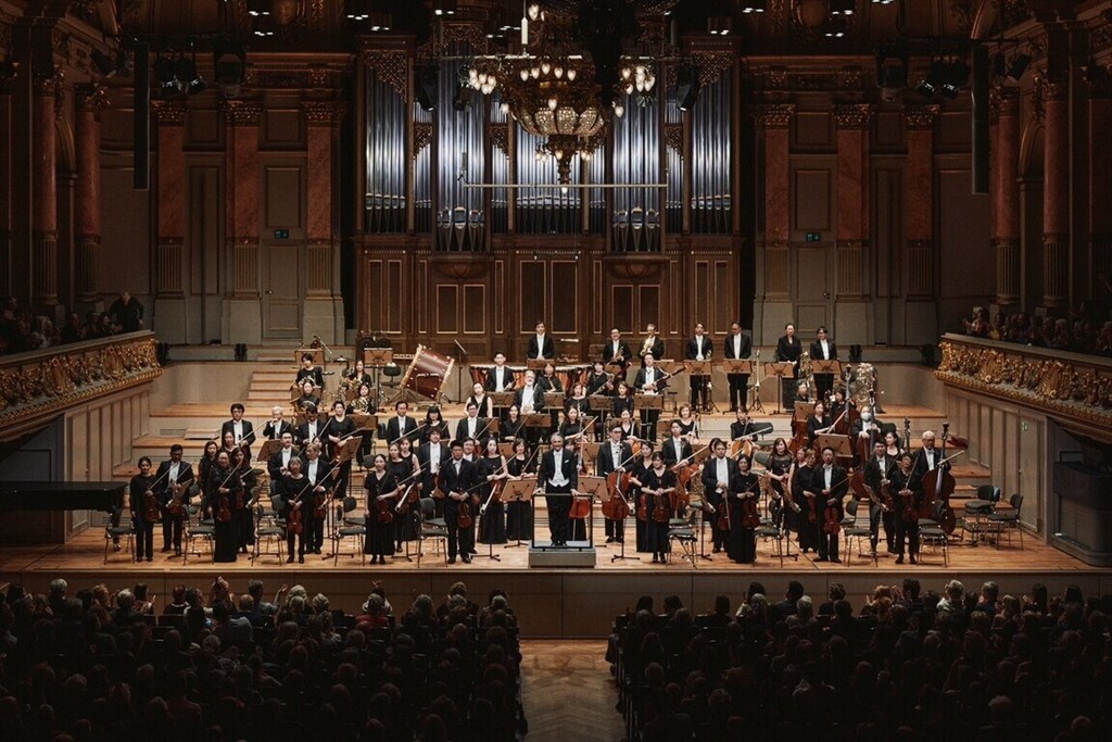National Symphony Orchestra receives standing ovation in Zurich