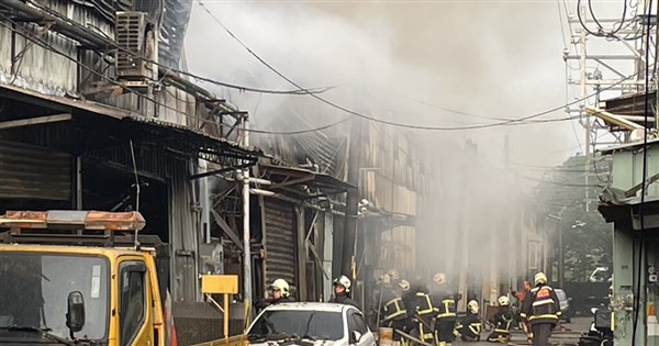 No injuries reported in Banqiao fire; residents advised to wear masks