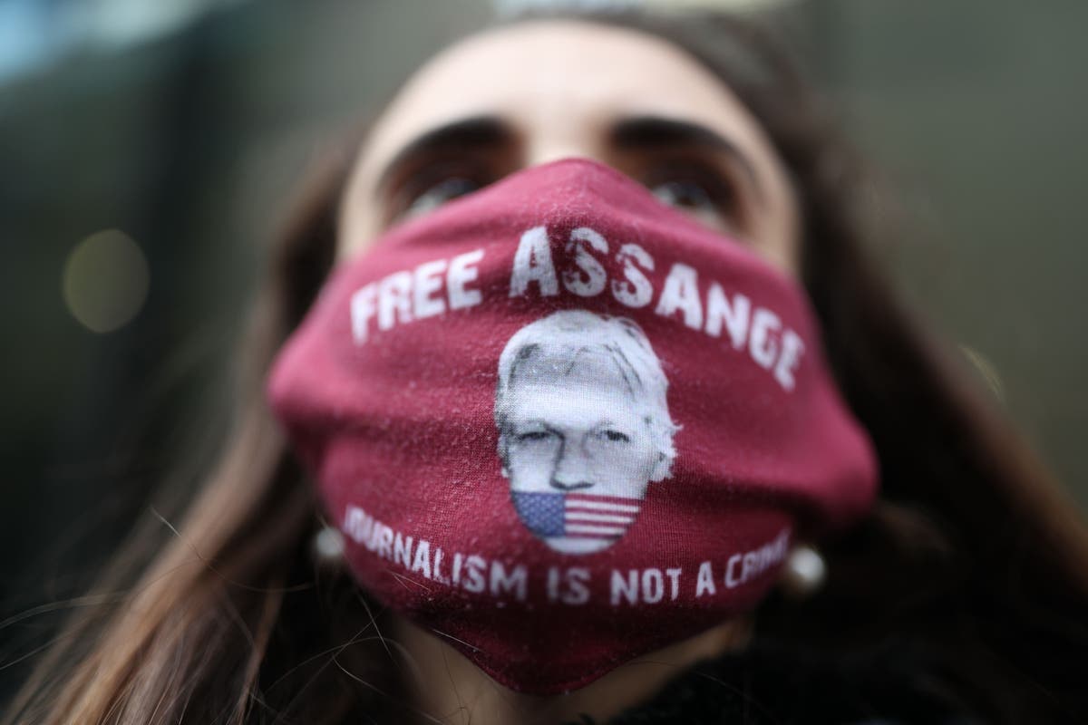 Not too late to block Assange extradition, WikiLeaks editor says