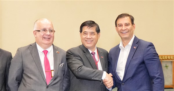 Paraguayan Senate president visits Taiwan