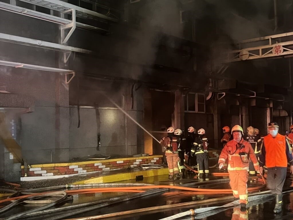 Pollution warning issued after overnight fire at Linkou plastics plant