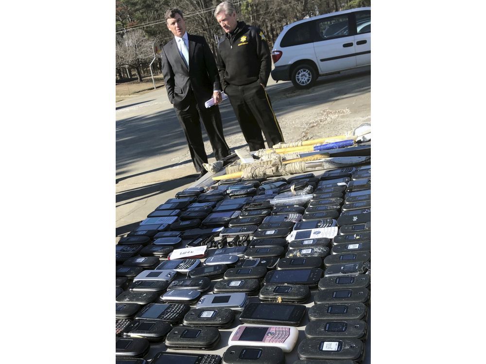 Prosecutors: South Carolina prison supervisor took $219,000 in bribes; got 173 cellphones to inmates