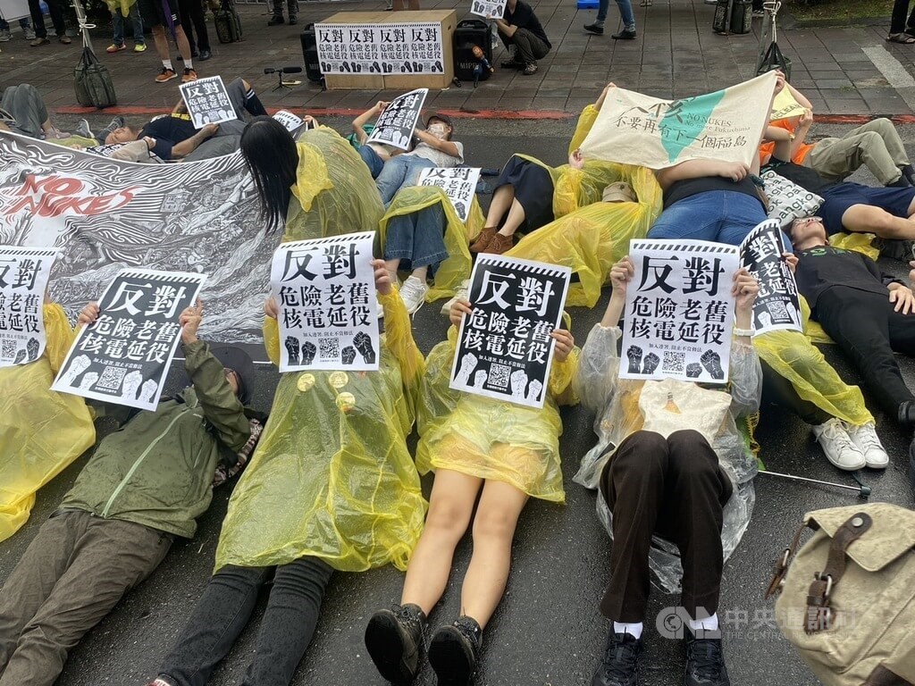 Protesters rally in Taipei against bills to extend life of nuclear power plants