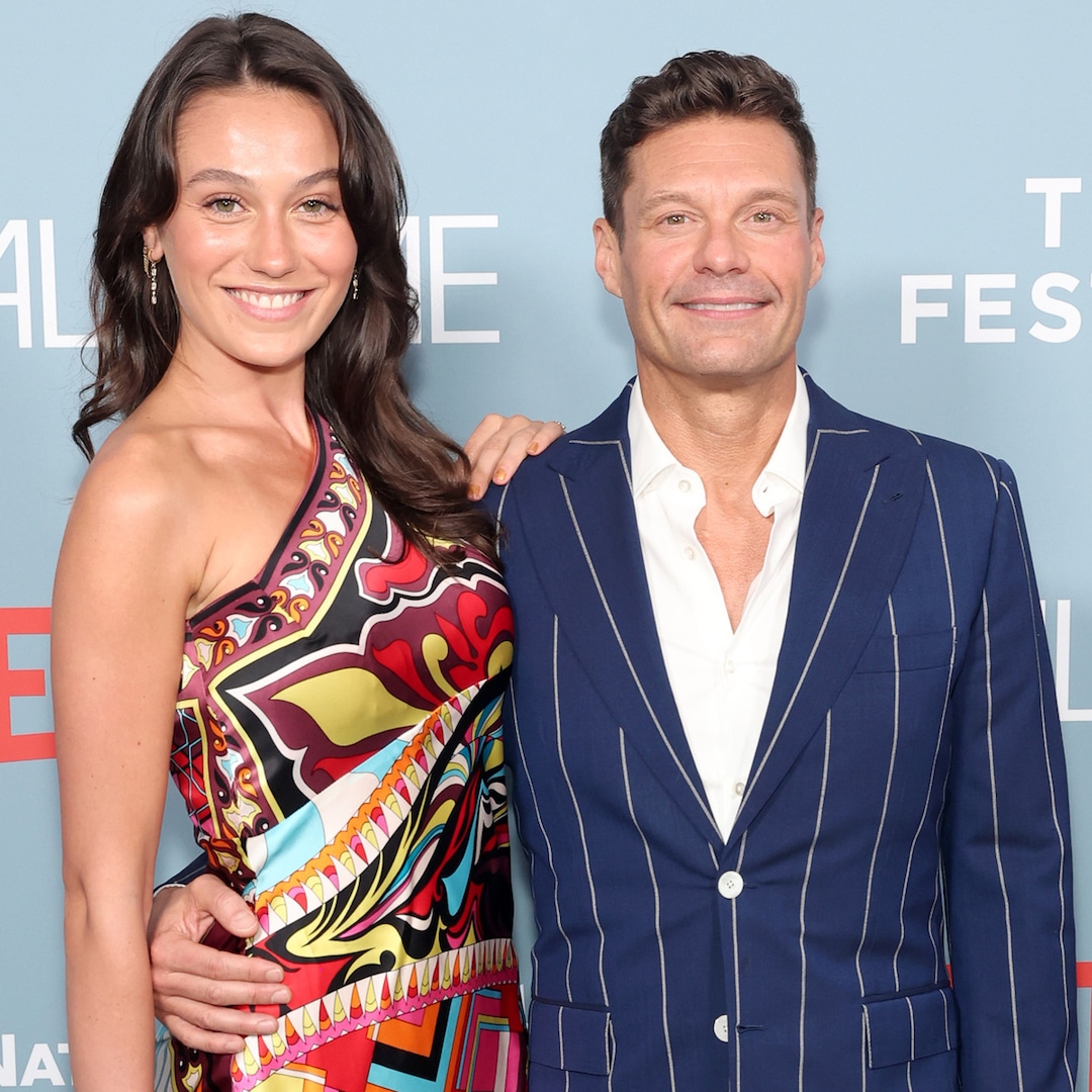  Ryan Seacrest and Aubrey Paige Break Up After 3 Years 