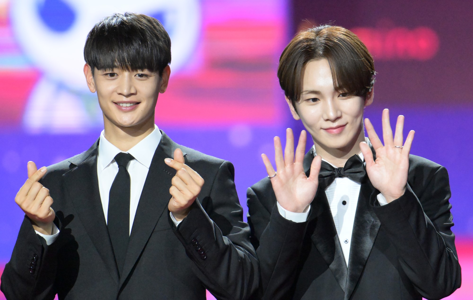 SHINee members Minho and Key renew their contracts with SM Entertainment