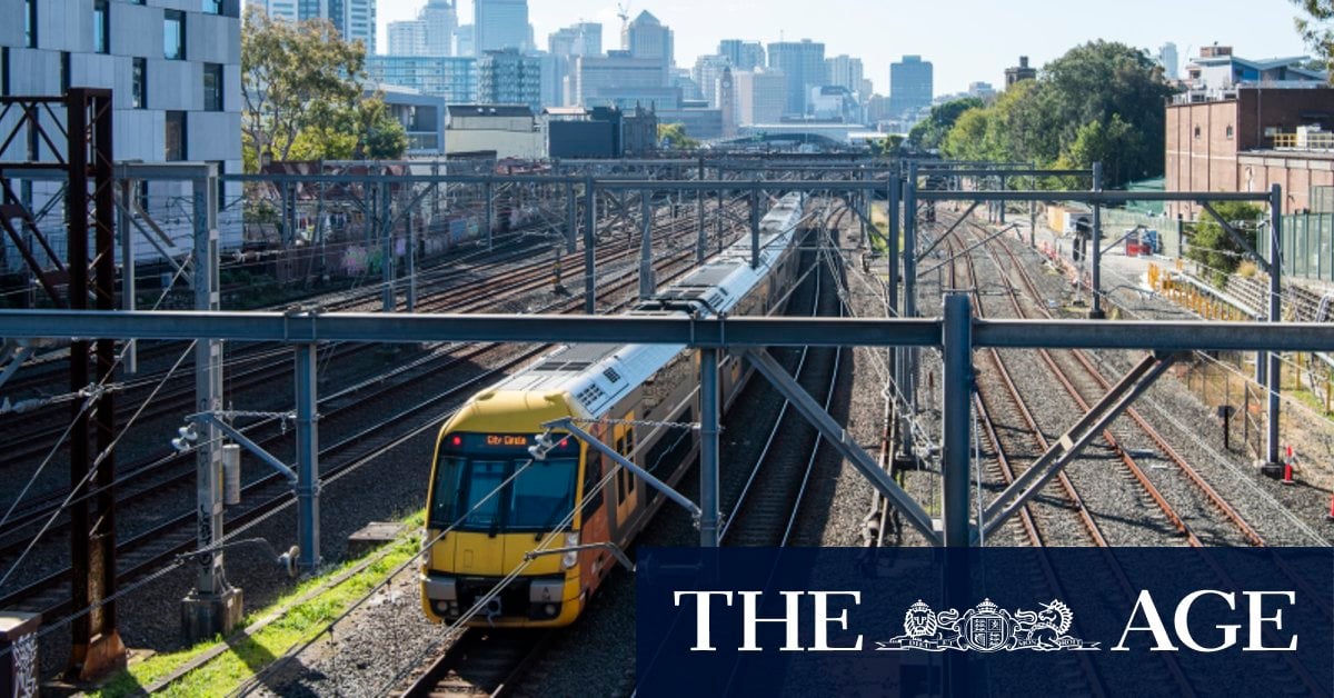 Sydney rail workers push for annual pay rise of 8%