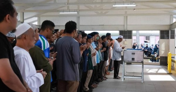 Tampines tragedy: Crash victims buried at Choa Chu Kang Muslim Cemetery, one plot apart