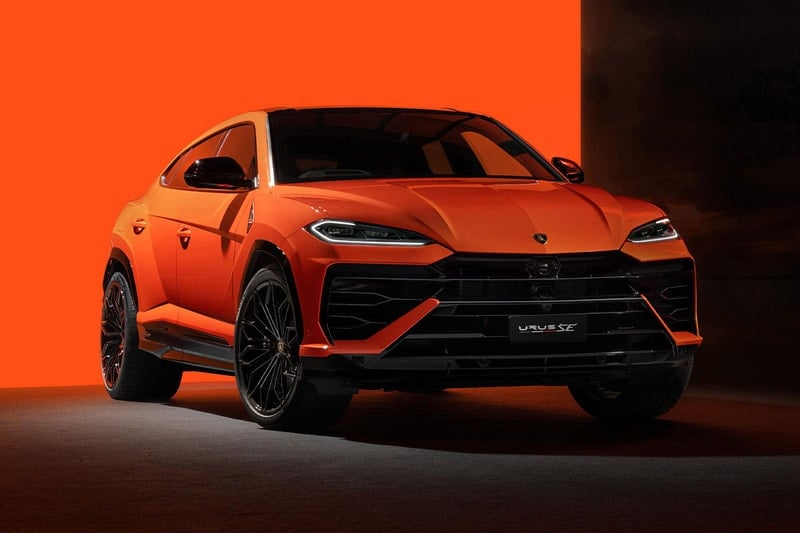 The Lamborghini Urus Gets a Facelift and Goes Hybrid With New SE Model
