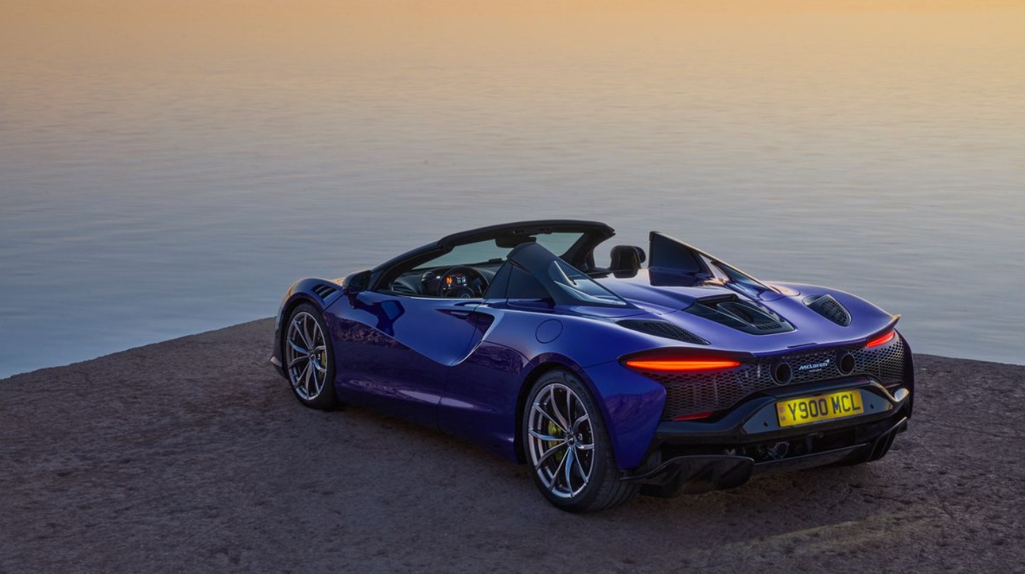 The McLaren Artura Spider: A Hybrid Exotic Droptop with 690 HP