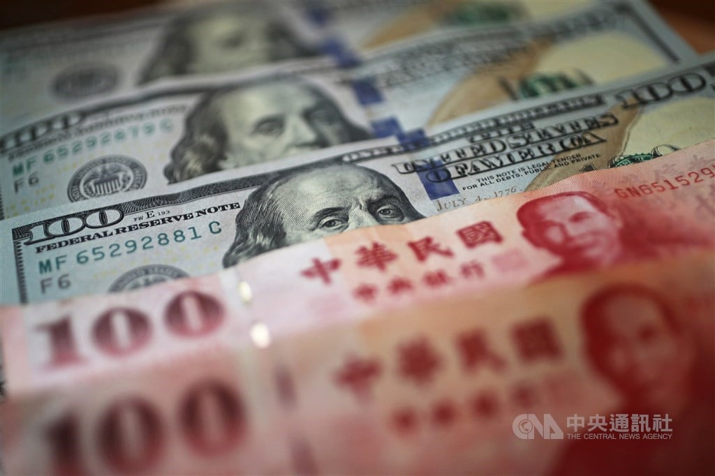 U.S. dollar closes sharply lower on Taipei forex market